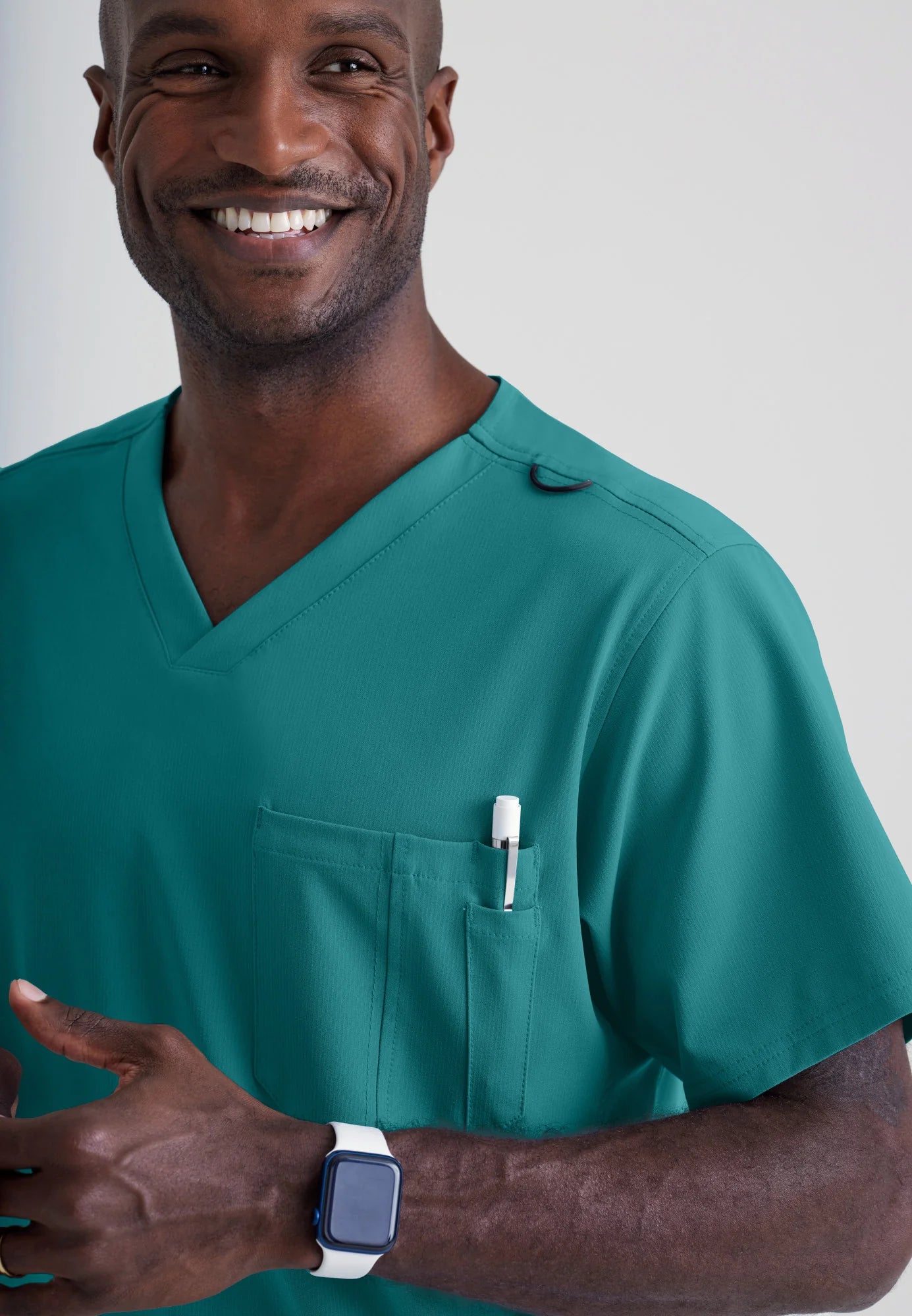 Skechers Structure Men's V-Neck 1-Pocket Solid Scrub Top (CCHN) | SK0112