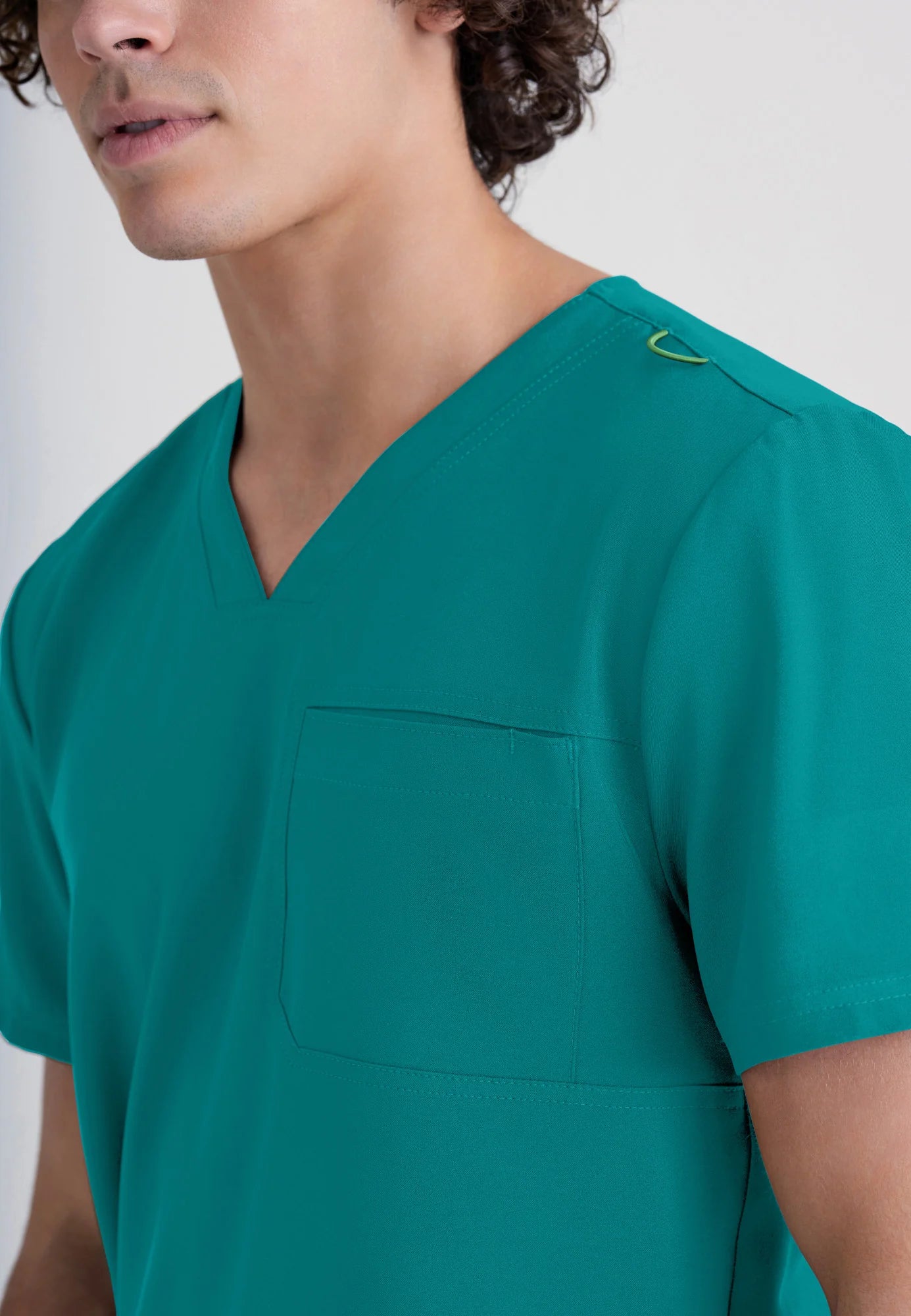 Grey's Anatomy Evolve Journey Men's V-Neck 1-Pocket Solid Scrub Top (CCHN) | GSST179